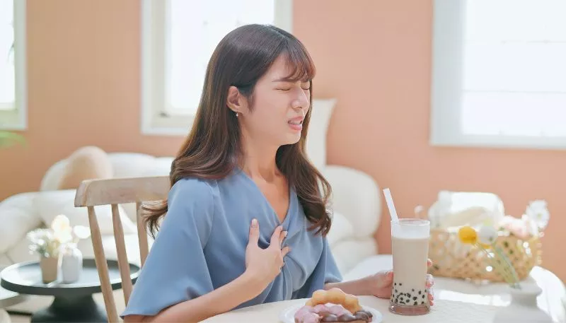 吃太飽胃嘟嘟這樣睡